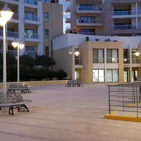 Stylish With Pool Apartamento